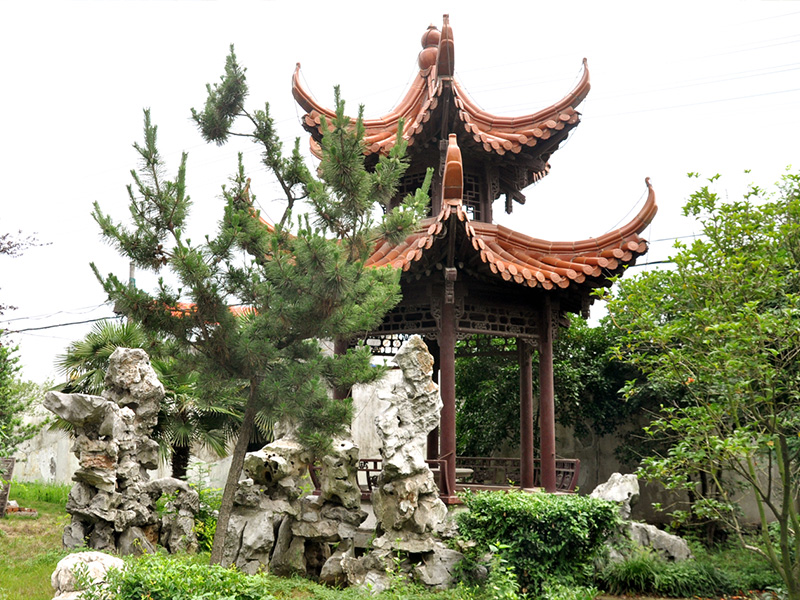 12年前承建的双层六角亭